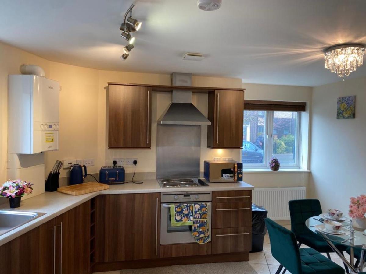 Apartemen Exquisite Modern Homely 2 Bed With On-street Parking, Super Fast Wifi & 5 Mins Drive To Science & Business Parks